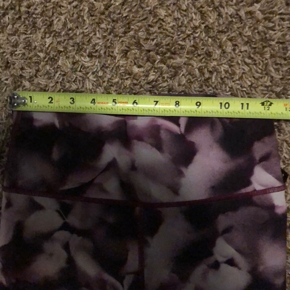 Rare purple and white marble Lululemon leggings - Picture 7 of 10